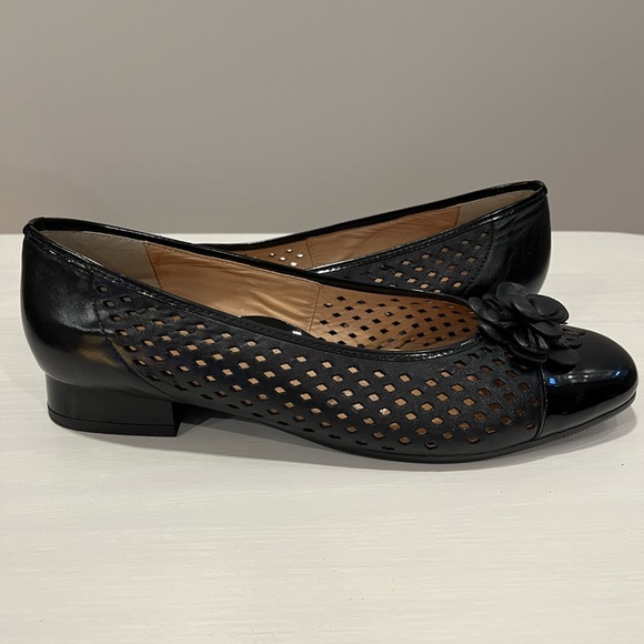 Vintage Floral-Detail Flats - Picture 6 of 8